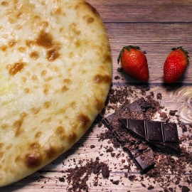 Осетинский пирог с шоколадом и клубникой